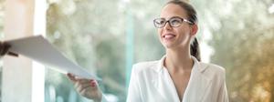mujer emprendedora trabajando