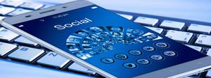redes sociales: celular con íconos de medios sociales